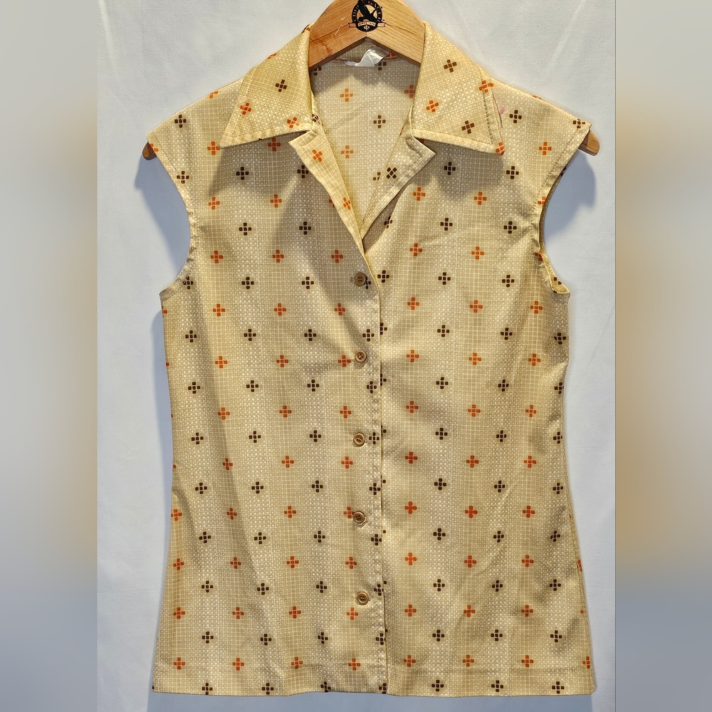 Vintage 70s Sleveless Dagger Collar  Buttonfront Geometeic Print Shirt